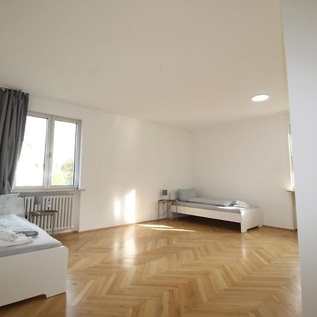 Apartmenthaus Kitzingen - Grosszuegige Wohnungen Fuer Je 6 Personen Mit Balkon ภายนอก รูปภาพ