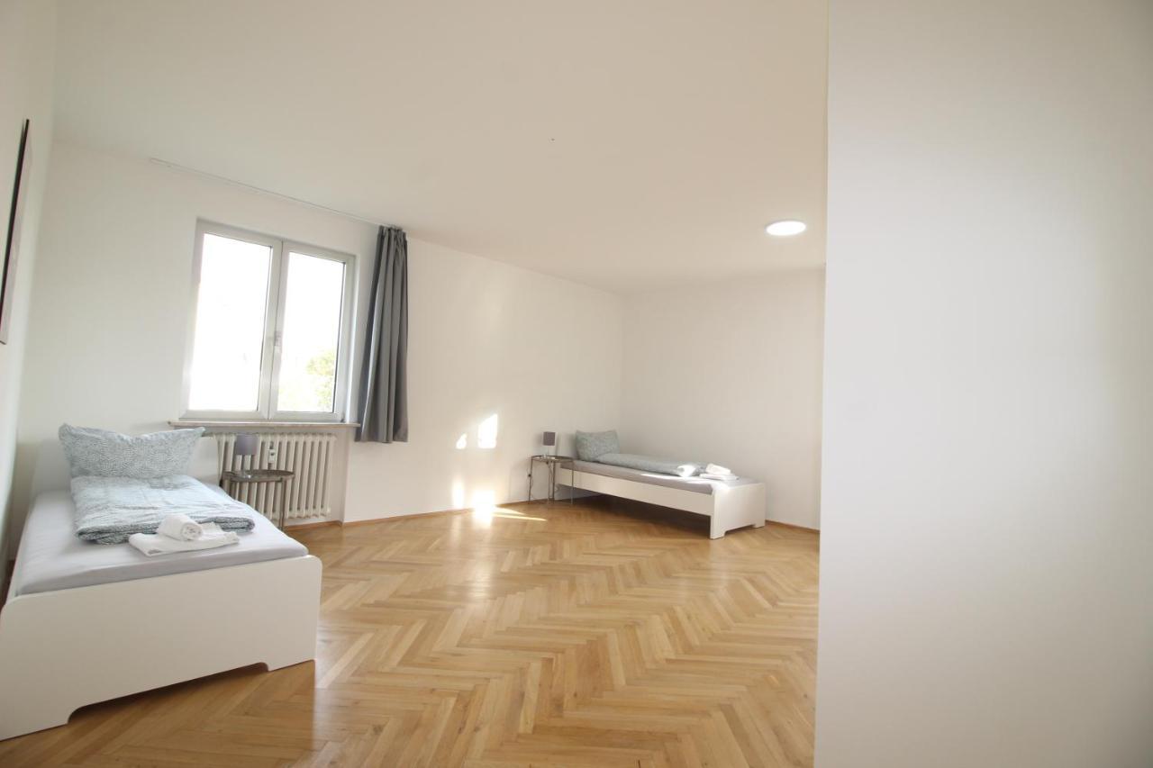 Apartmenthaus Kitzingen - Grosszuegige Wohnungen Fuer Je 6 Personen Mit Balkon ภายนอก รูปภาพ