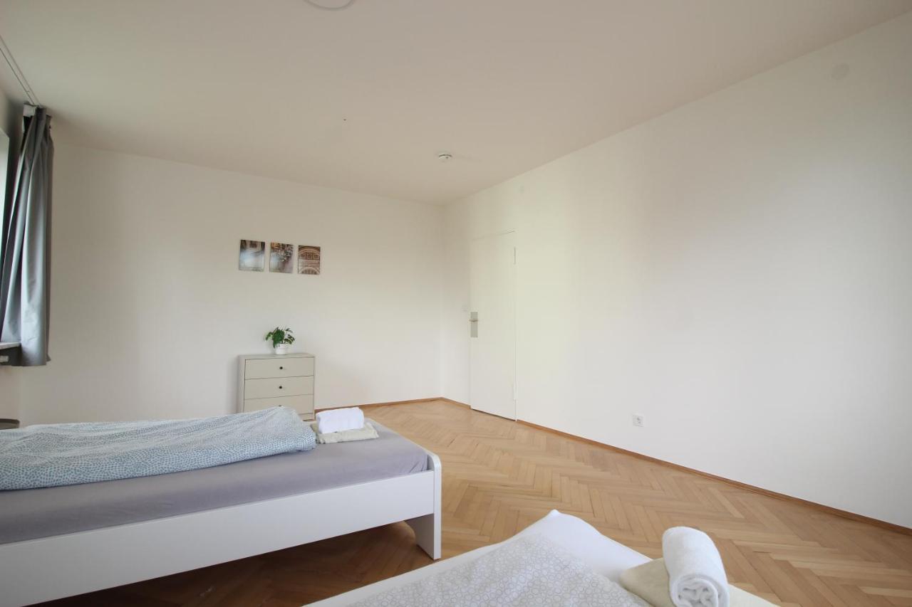 Apartmenthaus Kitzingen - Grosszuegige Wohnungen Fuer Je 6 Personen Mit Balkon ภายนอก รูปภาพ