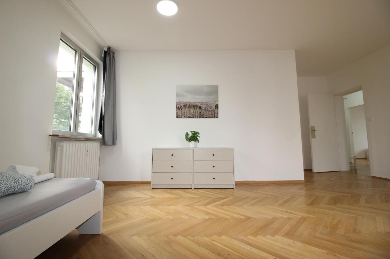 Apartmenthaus Kitzingen - Grosszuegige Wohnungen Fuer Je 6 Personen Mit Balkon ภายนอก รูปภาพ