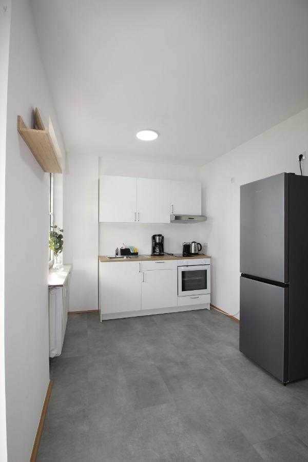 Apartmenthaus Kitzingen - Grosszuegige Wohnungen Fuer Je 6 Personen Mit Balkon ภายนอก รูปภาพ