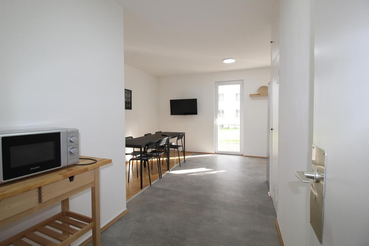 Apartmenthaus Kitzingen - Grosszuegige Wohnungen Fuer Je 6 Personen Mit Balkon ภายนอก รูปภาพ