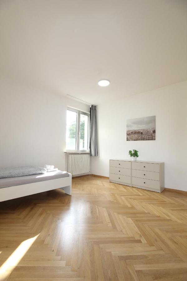 Apartmenthaus Kitzingen - Grosszuegige Wohnungen Fuer Je 6 Personen Mit Balkon ภายนอก รูปภาพ