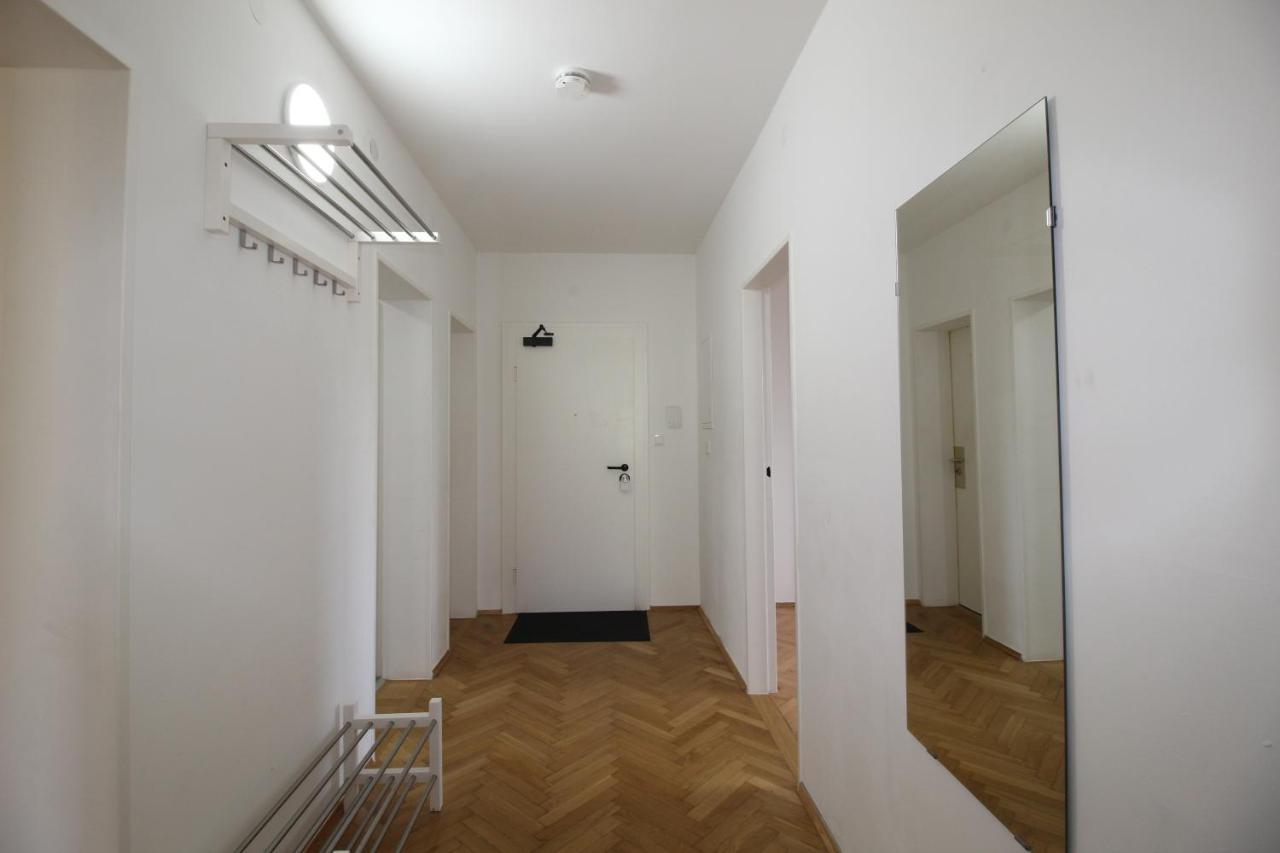 Apartmenthaus Kitzingen - Grosszuegige Wohnungen Fuer Je 6 Personen Mit Balkon ภายนอก รูปภาพ