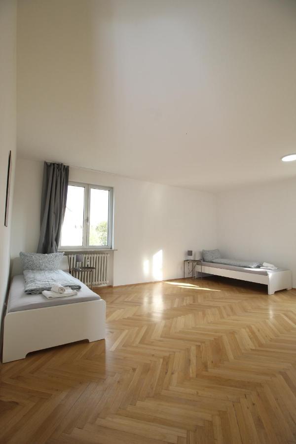 Apartmenthaus Kitzingen - Grosszuegige Wohnungen Fuer Je 6 Personen Mit Balkon ภายนอก รูปภาพ