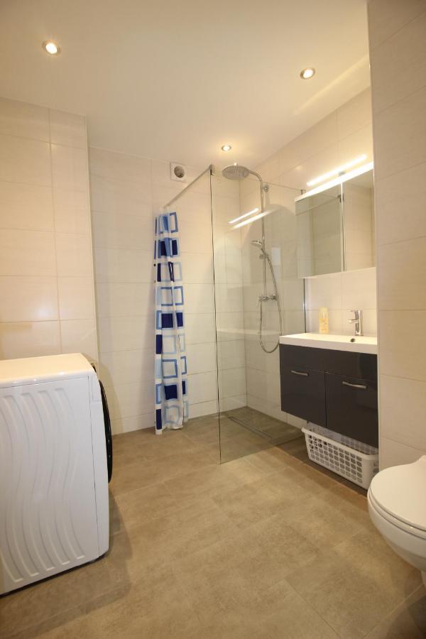 Apartmenthaus Kitzingen - Grosszuegige Wohnungen Fuer Je 6 Personen Mit Balkon ภายนอก รูปภาพ