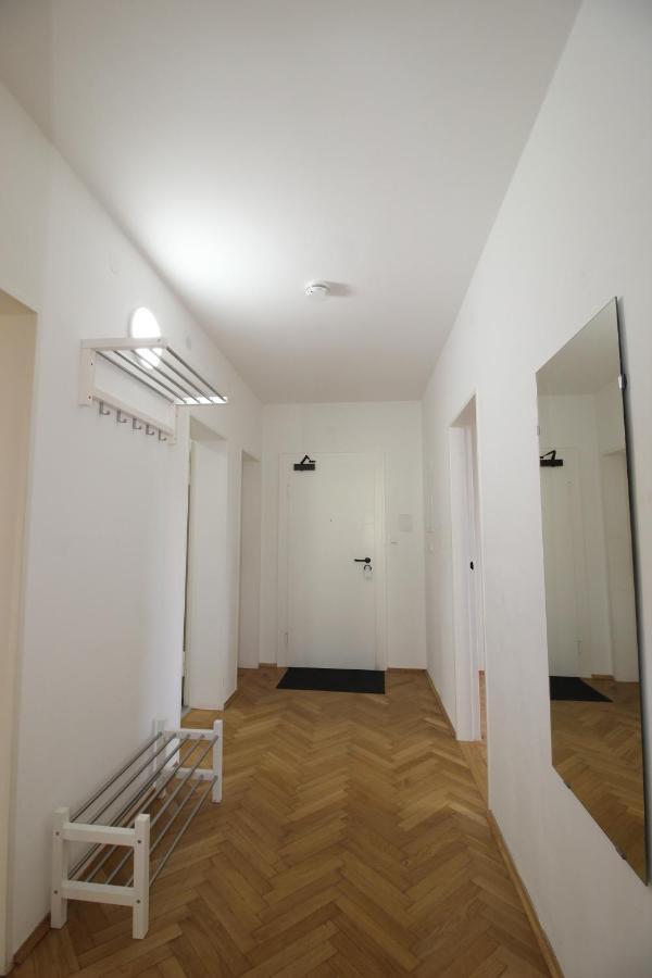 Apartmenthaus Kitzingen - Grosszuegige Wohnungen Fuer Je 6 Personen Mit Balkon ภายนอก รูปภาพ