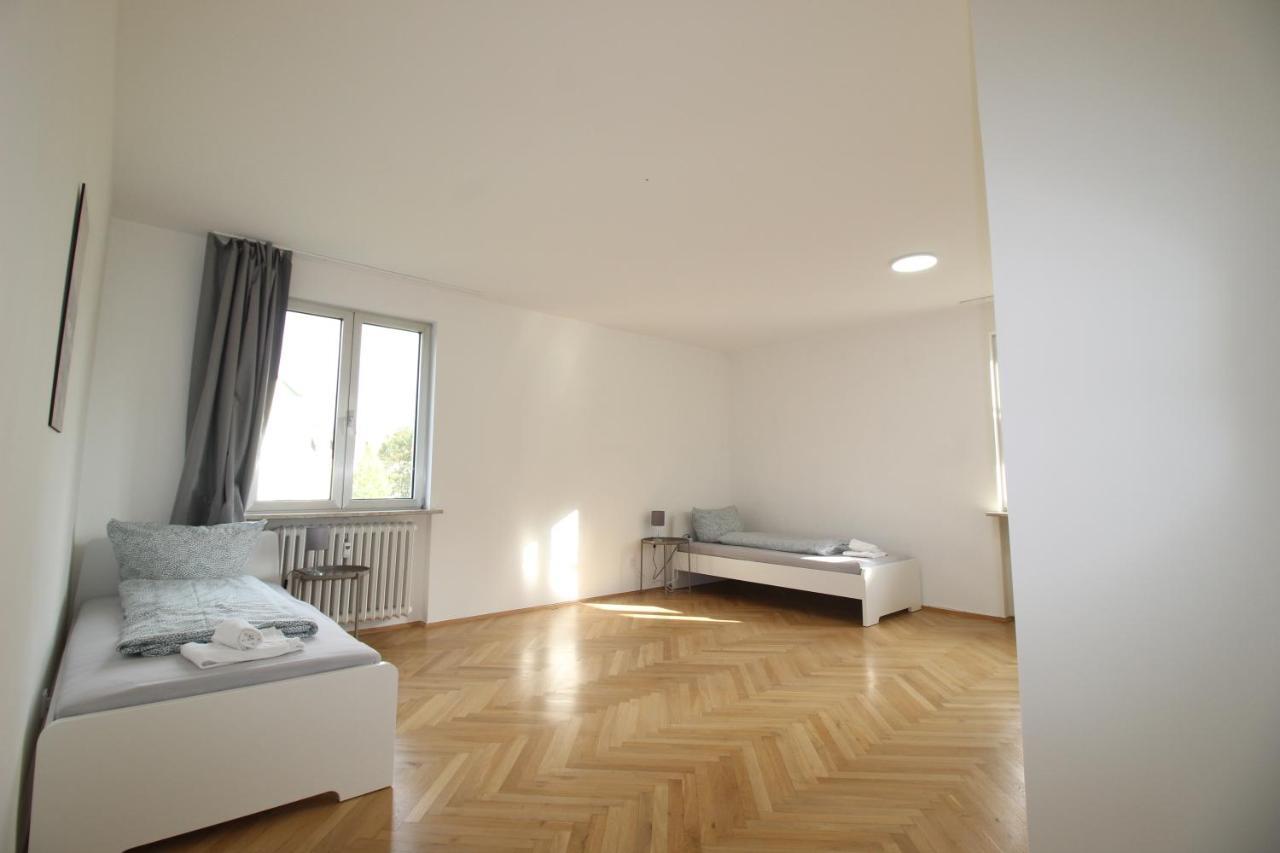 Apartmenthaus Kitzingen - Grosszuegige Wohnungen Fuer Je 6 Personen Mit Balkon ภายนอก รูปภาพ